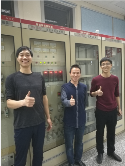 技术人员与现场工作人合影 技术人员与现场工作人合影