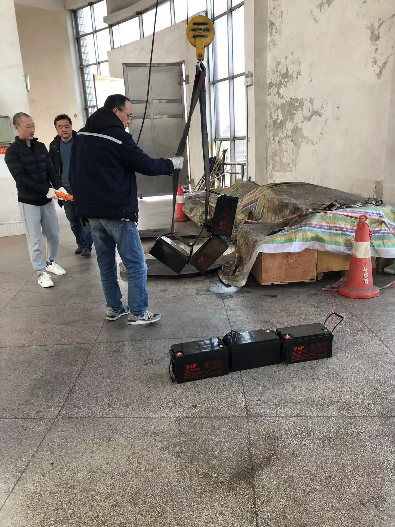 蓄电池吊送3 蓄电池吊送3